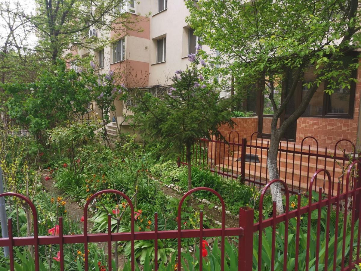 Awesome Apartment Bukarest Kültér fotó
